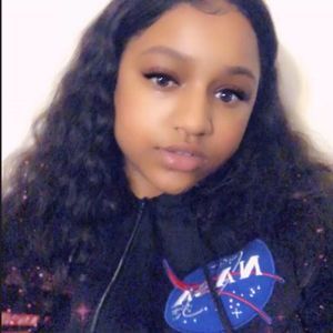 Meet your Posher, Chanel